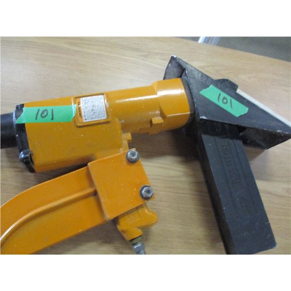 BOSTITCH AIR STAPLER