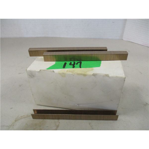BOX C/W STAPLES