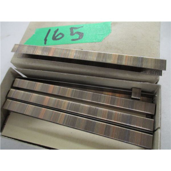 BOX C/W 3/8 STAPLES