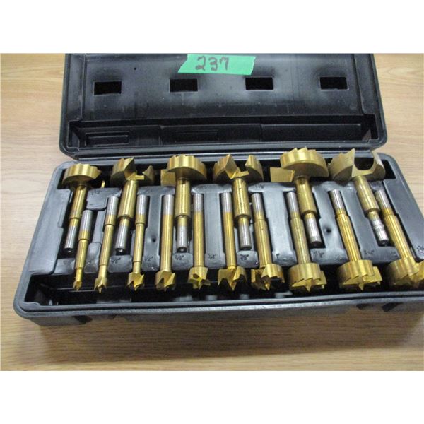 LIKE NEW:  16 PIECE DRILL HOLE BIT KIT
