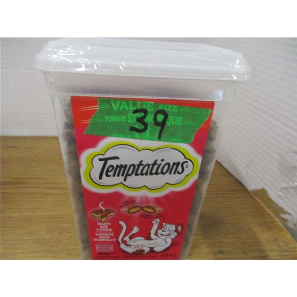 NEW:  HEARTY BEEF FLAVOR TEMPATIONS CAT TREATS (454G) - TUB