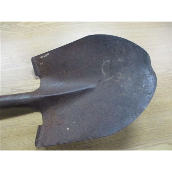 ESTATE:  LONG HANDLE ROUND POINTED SHOVEL