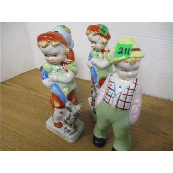 ESTATE:  4 PEOPLE ORNAMENTS