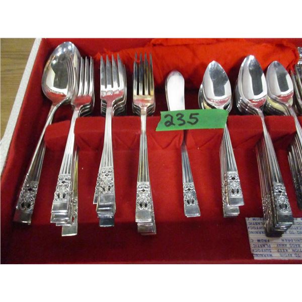 ESTATE:  SET OF SILVERWARE (APPROX SET OF 16)