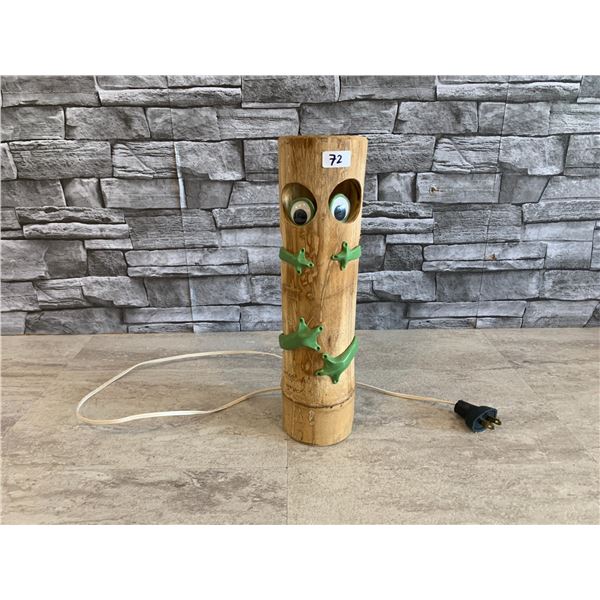 Bamboo Light With Lizard