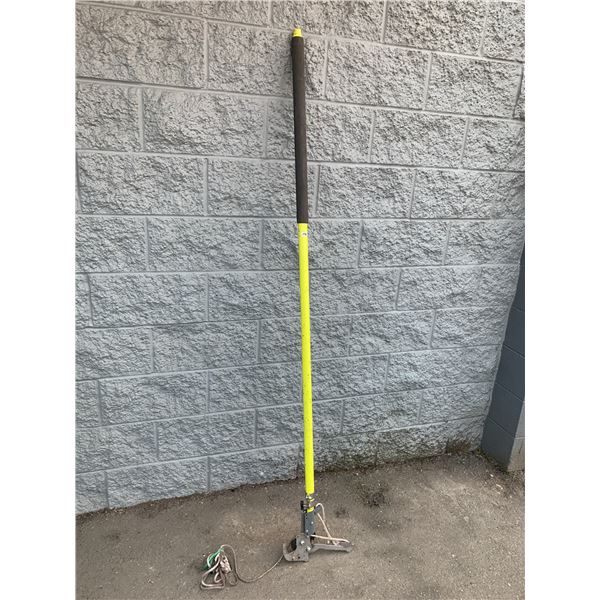 Yardworks Telescopic Yard Tree Branch Trimmer - Pruner