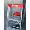 Image 2 : 6FT Folding Aluminum Ladder With Shelf