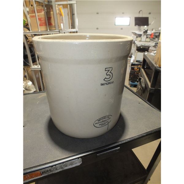 3 Gal Medalta Crock