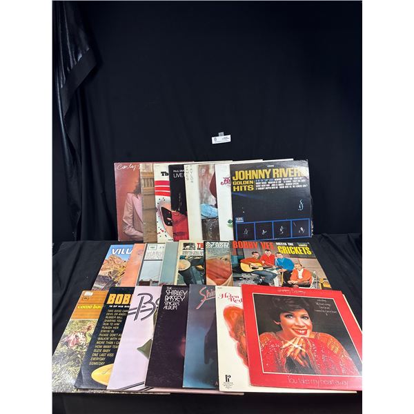 Lot of 22 lps James Taylor, Johhny Rivers, Carly Simon, Paul Simon, Bobby Vee, Shirley Basey, Americ