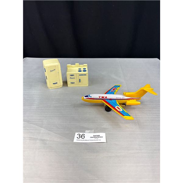 Vintage TWA Boeing 727 Plane Made in Japan and Vintage Reliable Dollhouse Fridge and Stove
