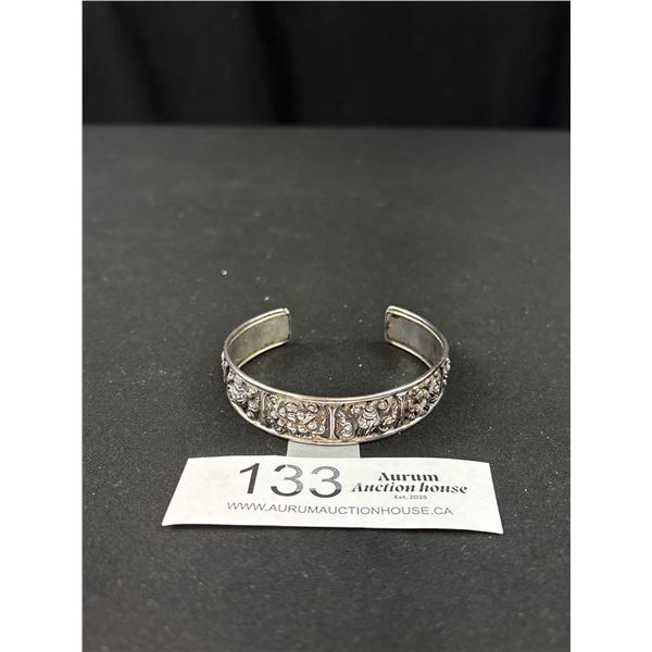 Vintage 925 Sterling Silver Cuff Bracelet and Sections of Different Relief Patterns - 23.8 Grams - M