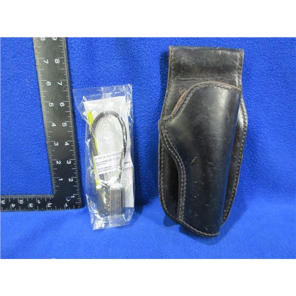 Hunter 14 Leather Holster (Right Hand) and a Cable Lock