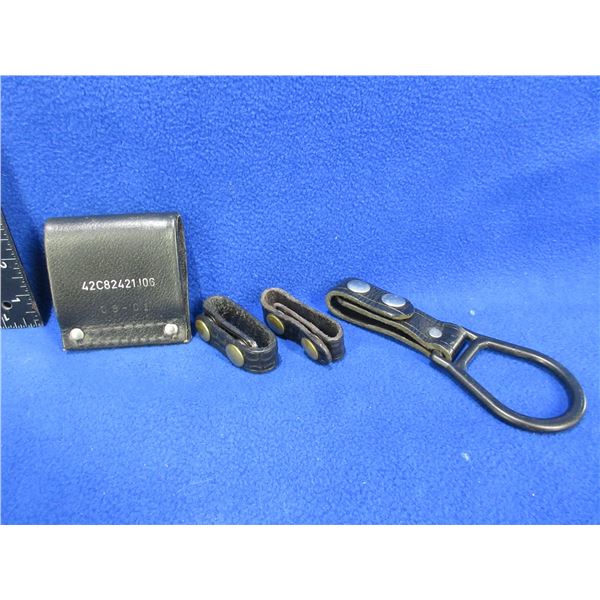 Lot of 4 Assorted Leather Duty Belt Accessories