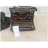 Image 2 : Underwood Manual Type Writer + Cover