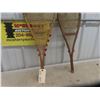Image 4 : 2 Vintage Snow Shoes - Not a Match 