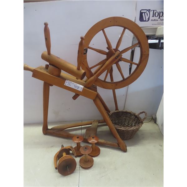 Spinning Wheel with 4 Bobbins in Willow Basket