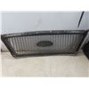 Image 3 : 2004-2008 F 150 Lariat Grill Like New Condition 