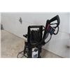 Image 4 : Simoniz Electric Pressure Washer 1900 PSI with Hose and Wand