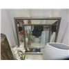 Image 2 : Mirror, Vases + 