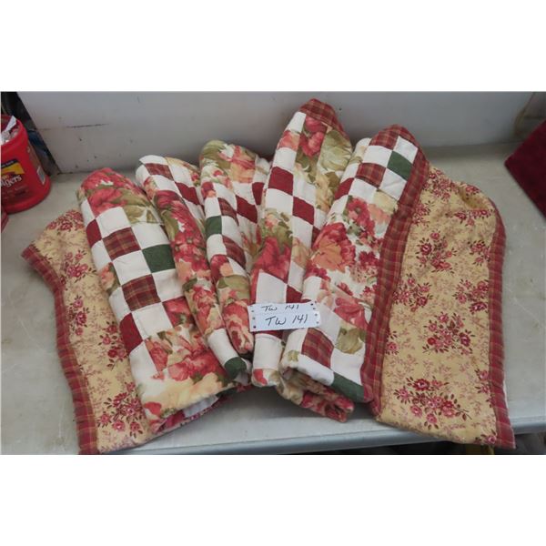 Hand Made Pieced Not Panel Quilt Machinic Pieced Hand Quilted 70x84