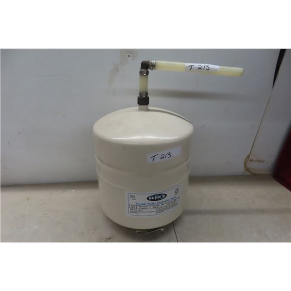 Portable Water Expansion Tank 4.8 Gallons