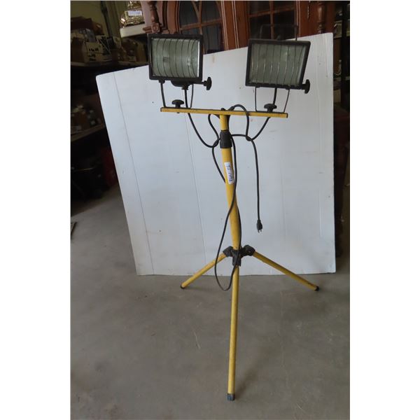 2 Halogen Work Lights with Stand