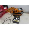 Image 2 : 2 Caterpillar RC Plastic Toys Excavator and Loader