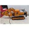 Image 4 : 2 Caterpillar RC Plastic Toys Excavator and Loader