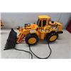 Image 9 : 2 Caterpillar RC Plastic Toys Excavator and Loader