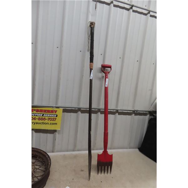 Muskrat Hut Speer and Ice Shaver