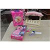 Image 1 : Barbie Case, Dream Glow Barbie, Canopy Bed and Accessories 