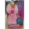 Image 2 : Barbie Case, Dream Glow Barbie, Canopy Bed and Accessories 