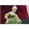 Image 11 : 3 Royal Doulton Figurines Fair Maiden 1966 5'', Helen 1984 5'' 