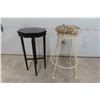 Image 1 : Side Table/Plant Stand 27x14, Metal Stool 