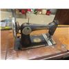 Image 4 : Singer Treadle Sewing Machine 