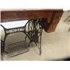Image 7 : Singer Treadle Sewing Machine 