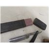 Image 6 : 2x Straight Razors, Various Vintage Shavers 