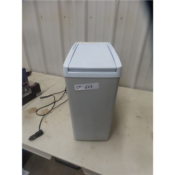 Koolatron Cooler 12V 16"x17"x8 1/2"