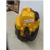 Image 2 : Dewalt DC500 2 Gallon Heavy Duty Wet Dry Vac 