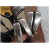 Image 3 : 12 Right Handed Golf Clubs with Bag + Stand 