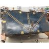 Image 10 : Vintage Trunk 21"x40"x20"
