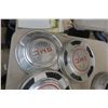 Image 3 : 5x GMC Hub Caps Including Set of 4 Matching Set 
