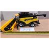 Image 1 : NEW HOLLAND CR9060 ERTL DIE CAST COMBINE 1/32 