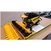 Image 2 : NEW HOLLAND CR9060 ERTL DIE CAST COMBINE 1/32 