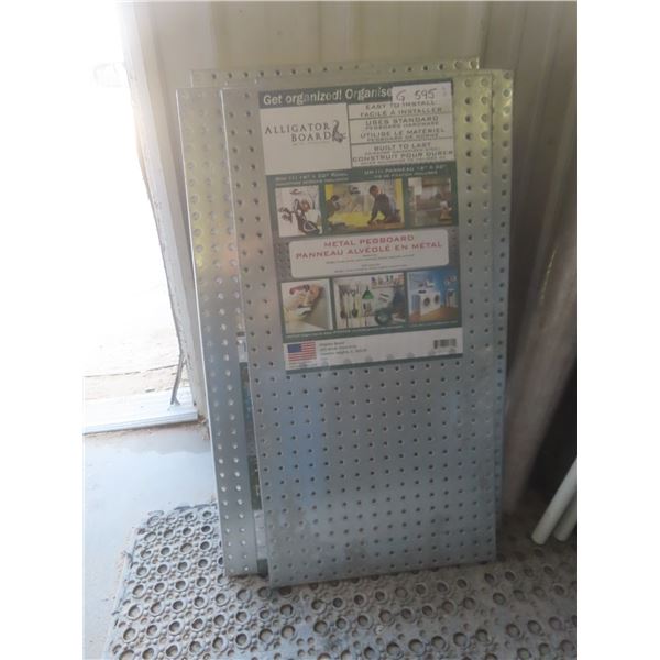 8 Alligator Boards Metal Pegboard 16x32
