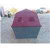 Image 5 : Dog House  38 x 28.5 x 30" H In Excellent Condition 