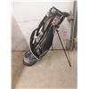 Image 6 : 2 Golf Bags, 1 Stand, 5 Right Handed Clubs