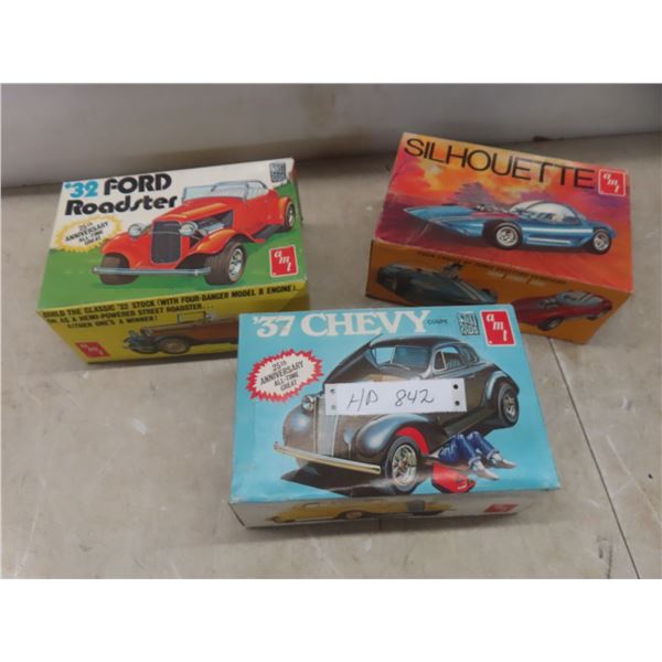 3 Vintage 1/25 Scale Model Kits