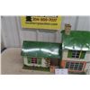 Image 3 : Vintage Tin Litho Playhouse 32'' x 8 1/2'' x 14'' 