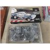 Image 5 : 5 Models: Ferrari F40 1:12, Corvette 1:24 & Others 